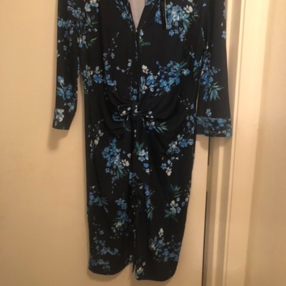 NWT T Tahari Floral Dress  Retails for 120.00 - Picture 2 of 5